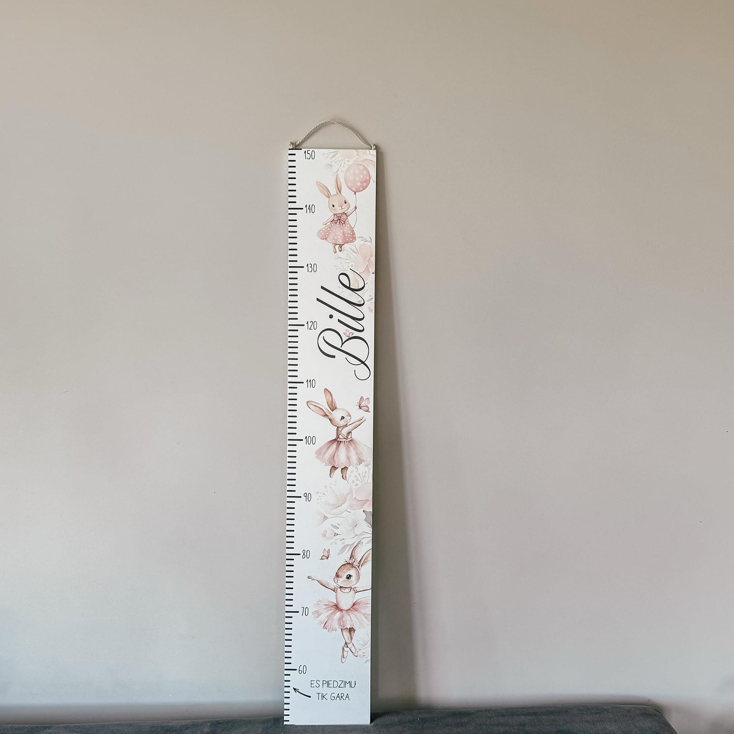 "ZAĶĪTIS" PERSONALIZĒTS BĒRNA AUGUMA METRAMĒRS MEITENĪTEI