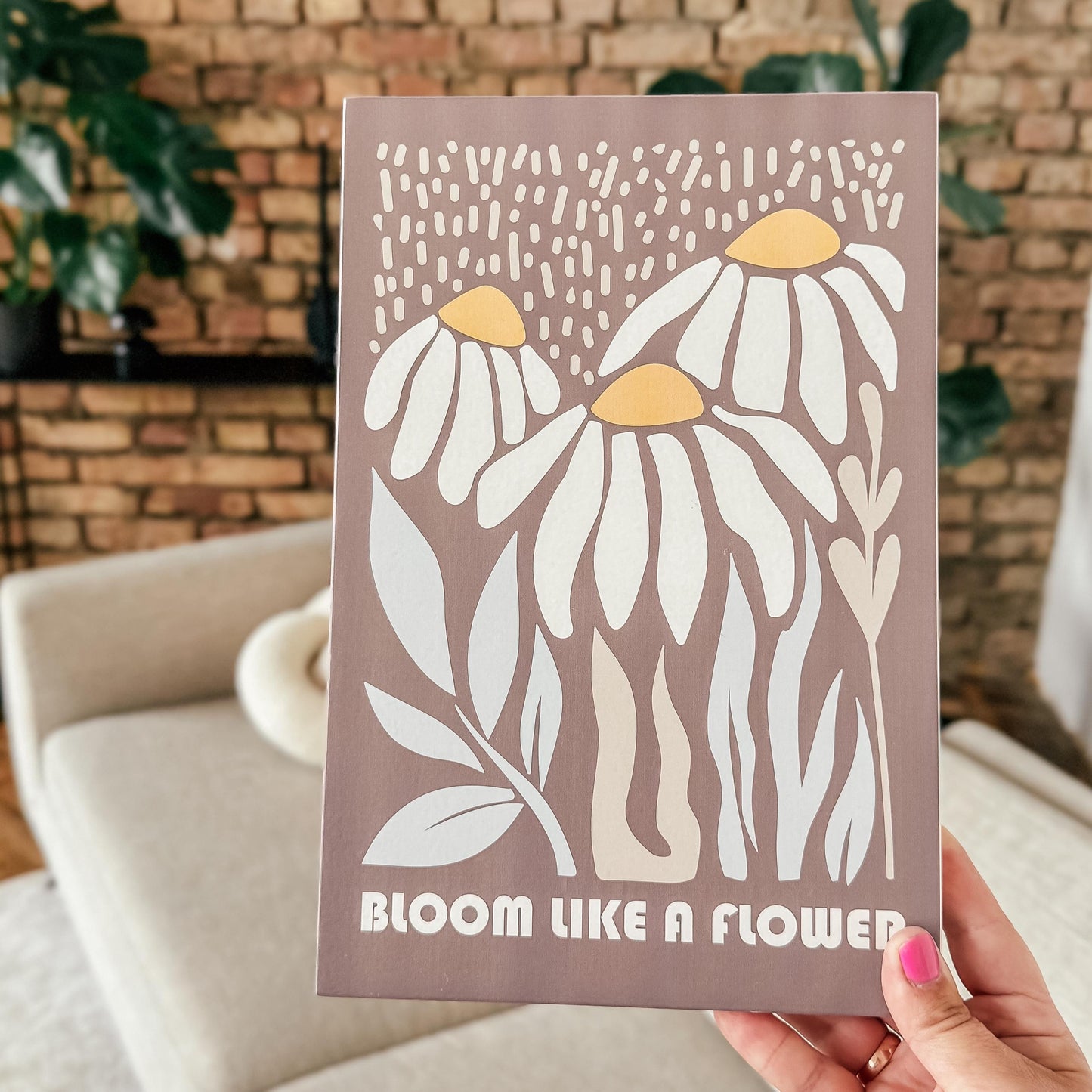 BLOOM LIKE A FLOWER I KOKA DEKORS AR DIZAINISKĀM MARGRIETIŅĀM