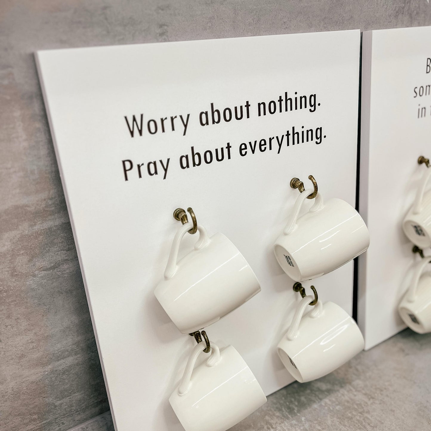 "WORRY ABOUT NOTHING. PRAY ABOUT EVERYTHING" KOKA DEKORS AR TRAUKIEM