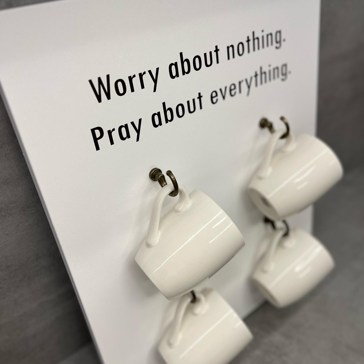 "WORRY ABOUT NOTHING. PRAY ABOUT EVERYTHING" KOKA DEKORS AR TRAUKIEM