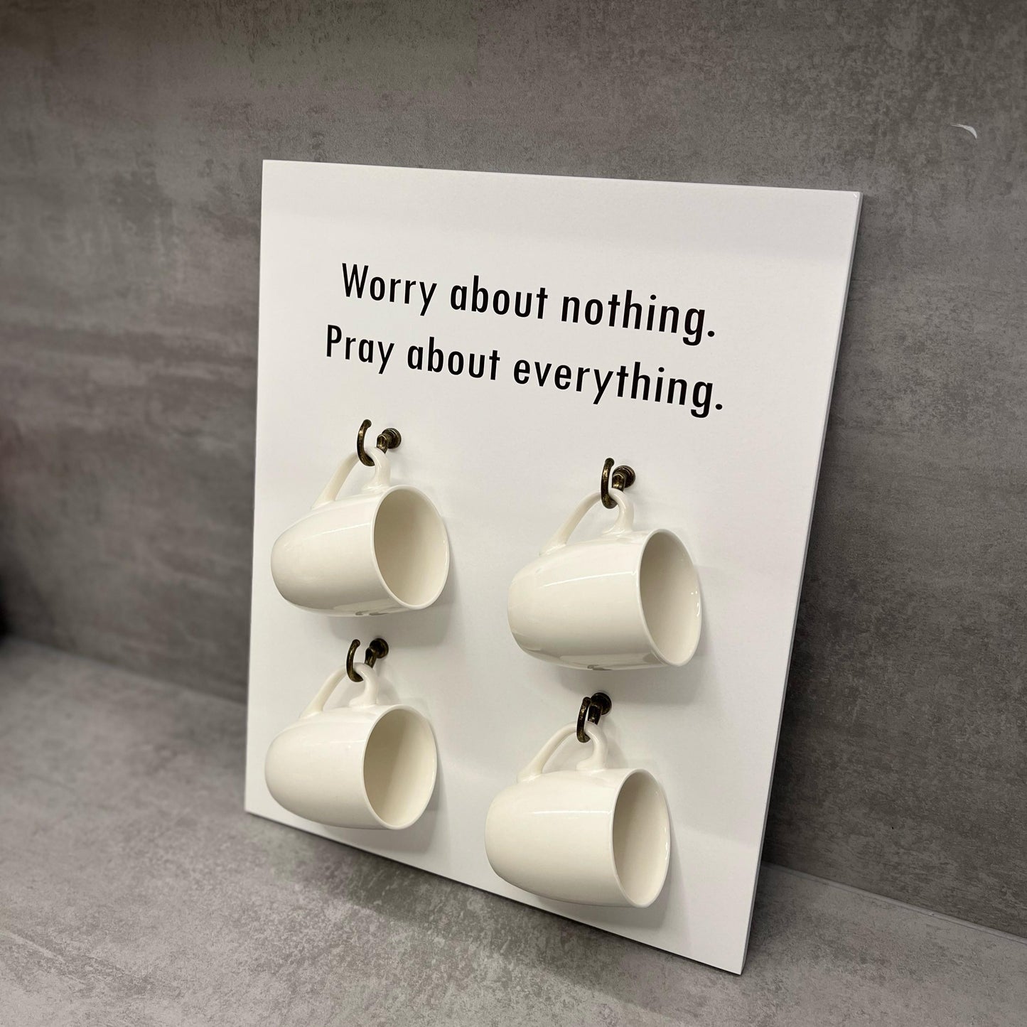 "WORRY ABOUT NOTHING. PRAY ABOUT EVERYTHING" KOKA DEKORS AR TRAUKIEM