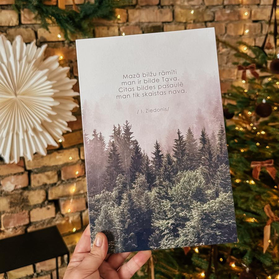 "MAZĀ BILŽU RĀMĪTI..." DEKORS AR EGLĒM UN MIGLU