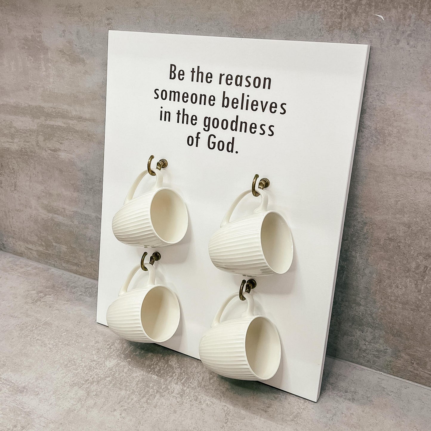 "BE THE REASON SOMEONE BELIEVES IN THE GOODNESS OF GOD" KOKA DEKORS AR TRAUKIEM