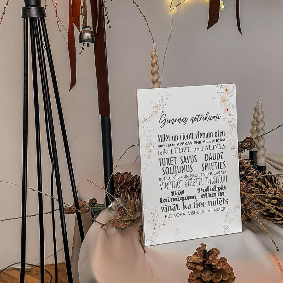 KOKA DEKORS "ĢIMENES NOTEIKUMI" AR SMALKIEM ZIEDIEM