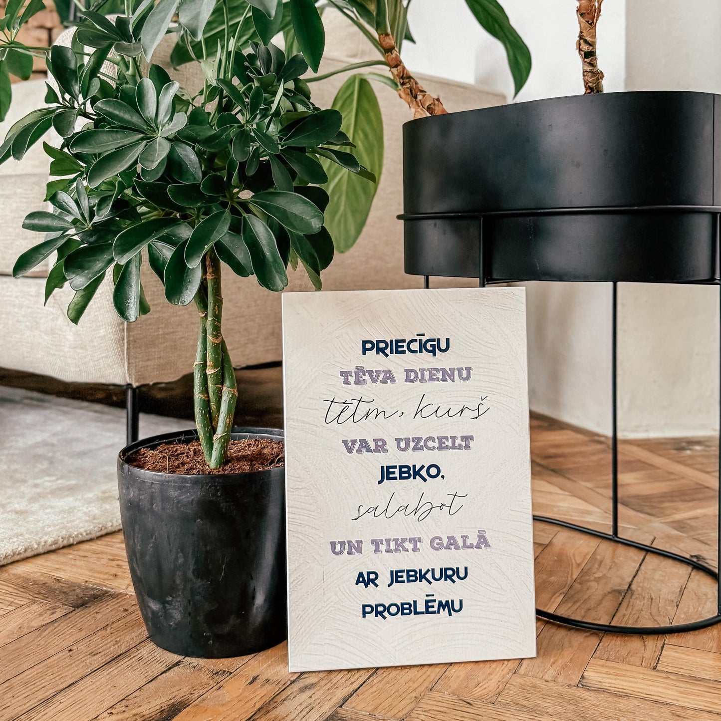 PRIECĪGU TĒVA DIENU TĒTIM I KOKA DEKORS AR ĀĶĪTI DEKORA AIZMUGURĒ