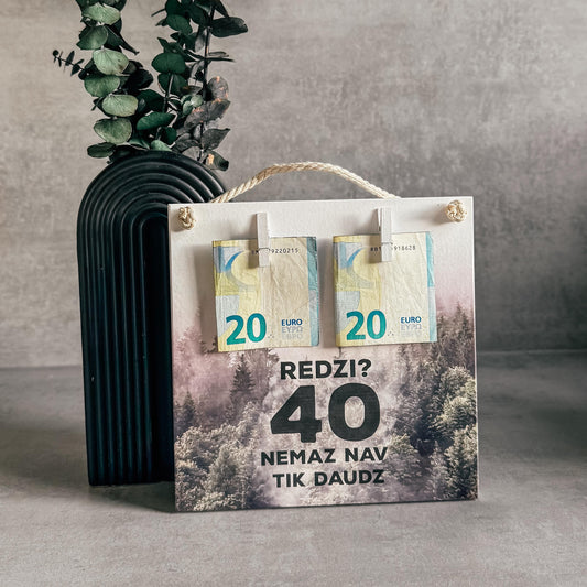 "REDZI? NEMAZ NAV TIK DAUDZ!" DEKORS NAUDAS PASNIEGŠANAI AR MEŽA DIZAINU