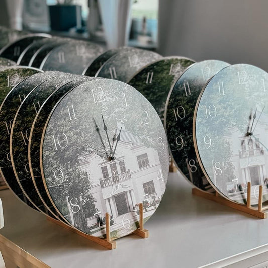 PERSONALIZĒTS SIENAS PULKSTENIS AR BILDI I KORPORATĪVAS DĀVANAS