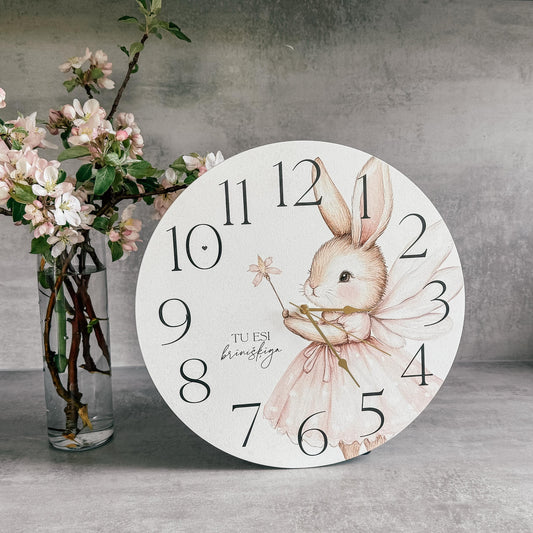 "ZAĶĪTIS" KOKA, SIENAS PULKSTENIS MEITENEI AR KLUSU UN SLĪDOŠU MEHĀNISMU