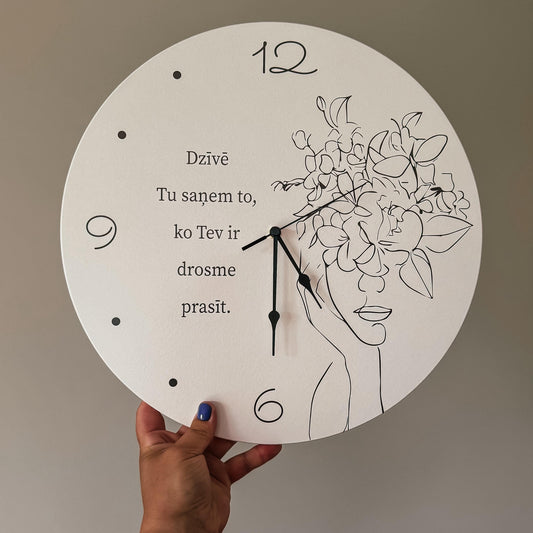 "DZĪVĒ TU SAŅEM TO, KO TEV IR DROSME PRASĪT" SIENAS PULKSTENIS