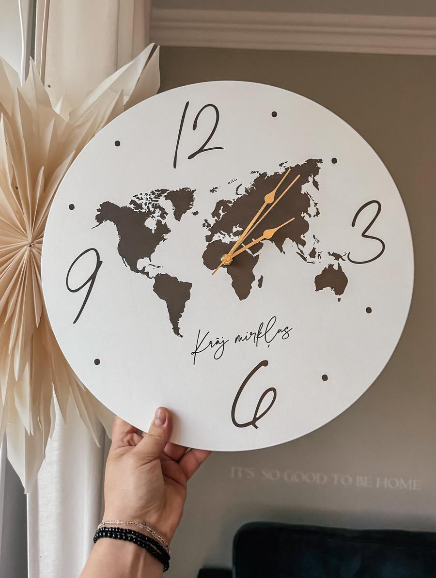 "KRĀJ MIRKĻUS" MELNBALTS DIZAINS AR PASAULES KARTI