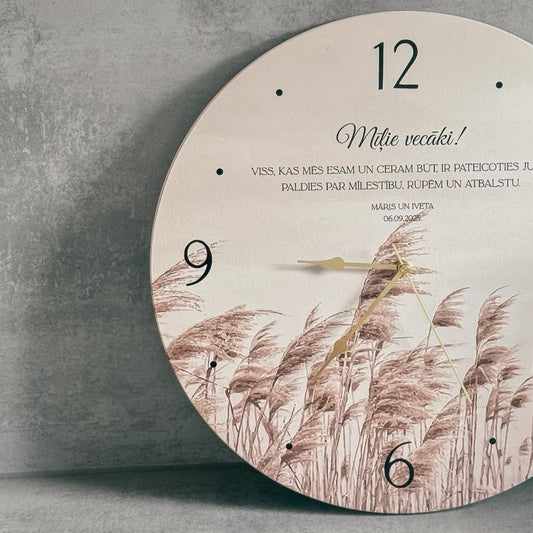 "MĪĻIE VECĀKI" KOKA, SIENAS PULKSTENIS AR SMILGĀM I DĀVANA KĀZU DIENĀ