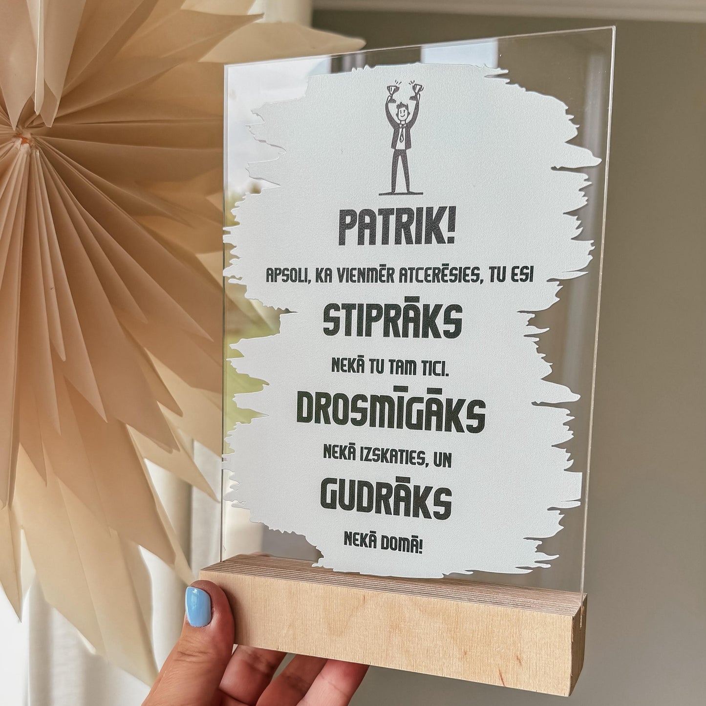 IEDVESMOJOŠA DĀVANA ZĒNAM "APSOLI, KA VIENMĒR ATCERĒSIES..."