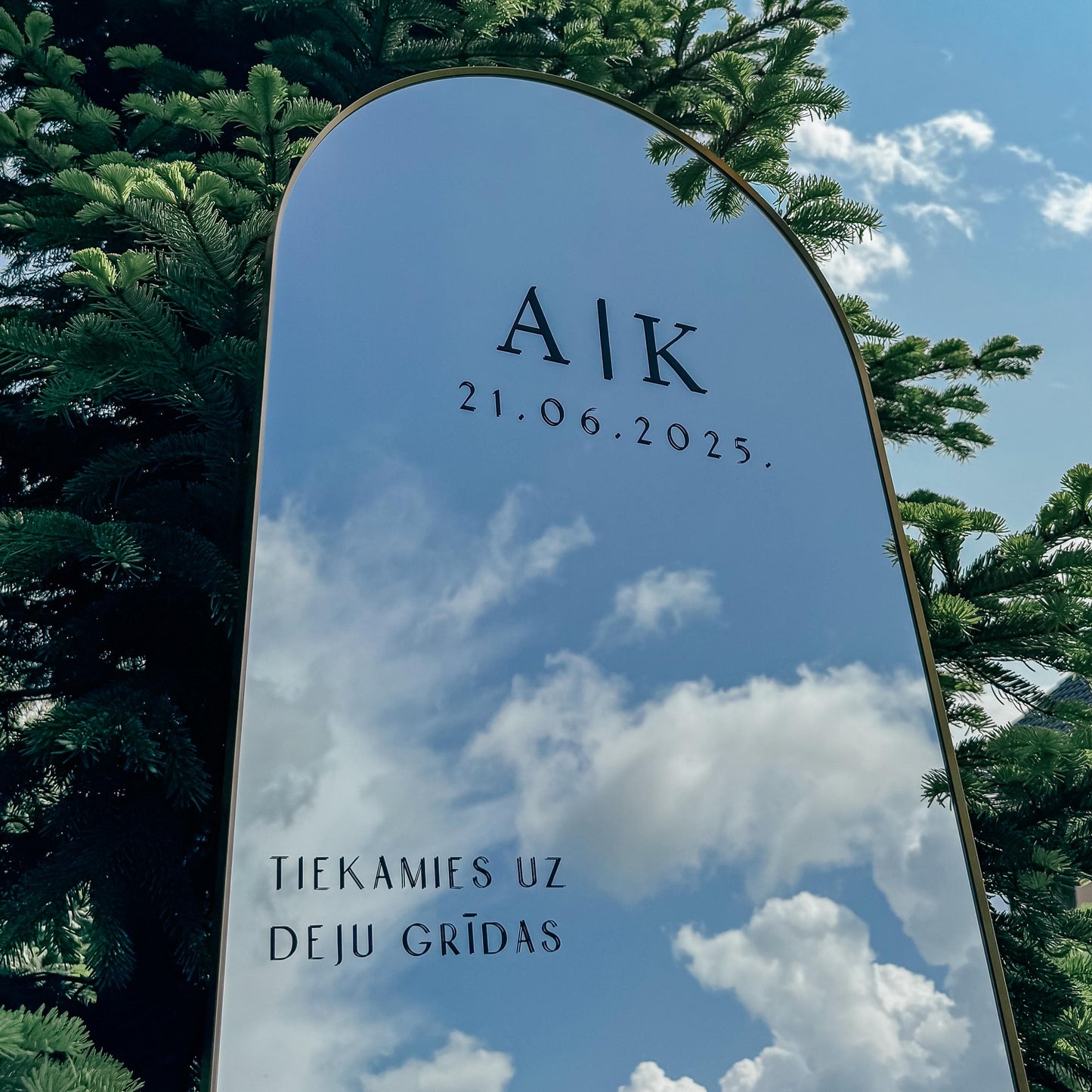 KĀZU DIENAI "UZLĪMES SPOGULIM"