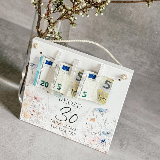 DEKORS NAUDAS PASNIEGŠANAI JUBILEJĀ AR HUMORU "REDZI? NEMAZ NAV TIK DAUDZ!"