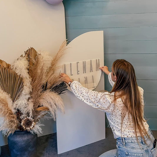 PERSONALIZĒTA SIENAS UZLĪME DZIMŠANAS DIENĀ I VIEGLI UZLIEC UN VIEGLI NOŅEM