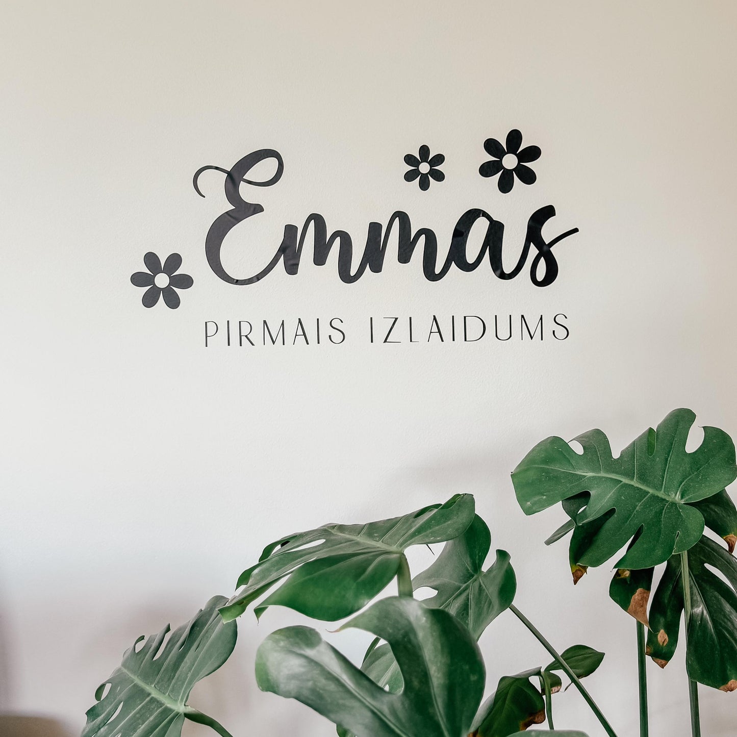 PERSONALIZĒTA SIENAS UZLĪME IZLAIDUMĀ AR VĀRDU