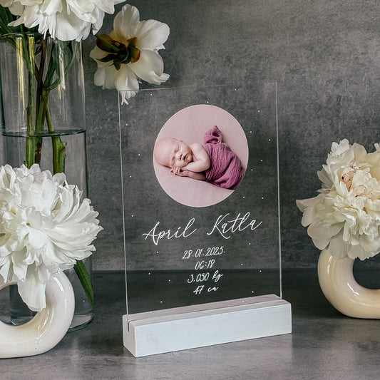 DZIMŠANAS DEKORS AR BILDI UN SMALKIEM PUNKTIŅIEM I STIKLA DEKORS KOKA STATĪVĀ