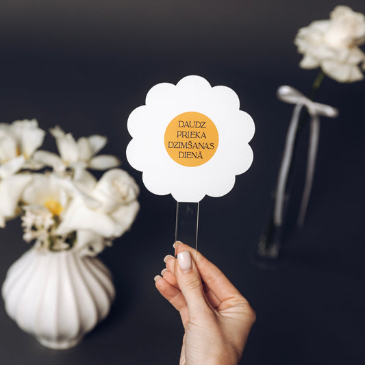 "DAUDZ PRIEKA DZIMŠANAS DIENĀ" PERSONALIZĒTS KŪKAS DEKORS (PUĶĪTES FORMA)