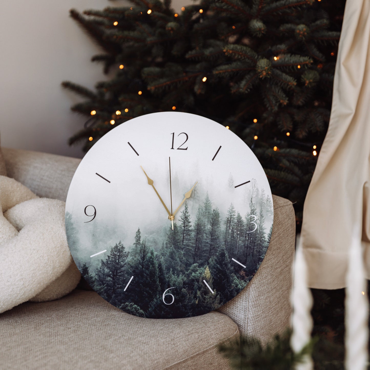 "MEŽS" KOKA, SIENAS PULKSTENIS AR KLUSU UN SLĪDOŠU MEHĀNISMU