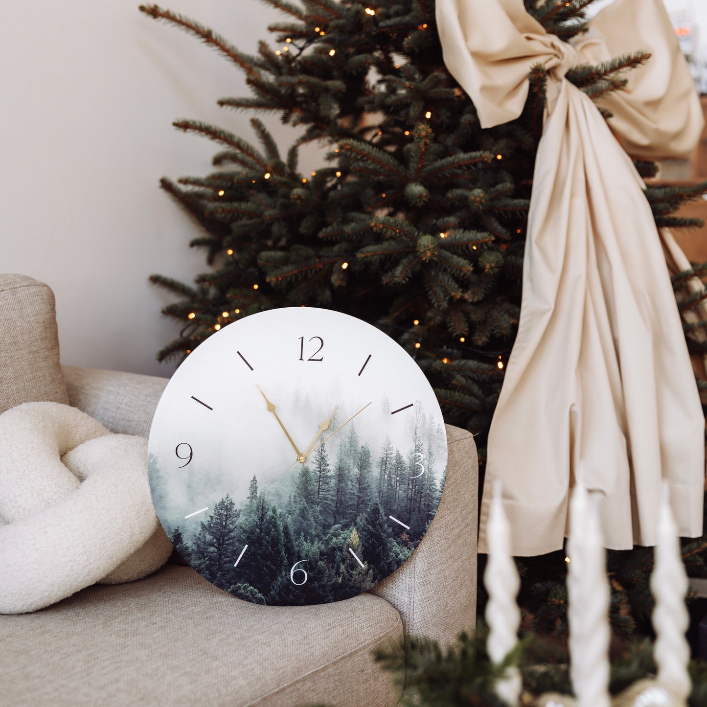 "MEŽS" KOKA, SIENAS PULKSTENIS AR KLUSU UN SLĪDOŠU MEHĀNISMU