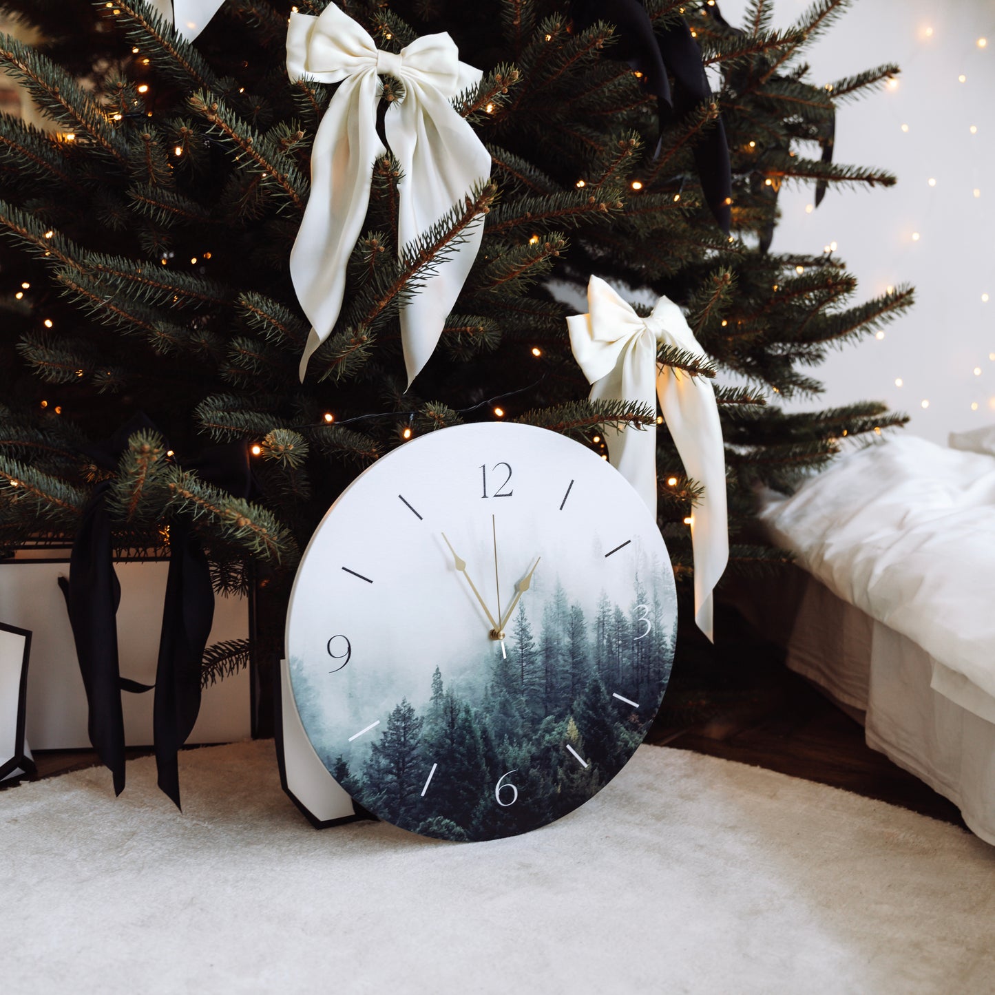 "MEŽS" KOKA, SIENAS PULKSTENIS AR KLUSU UN SLĪDOŠU MEHĀNISMU