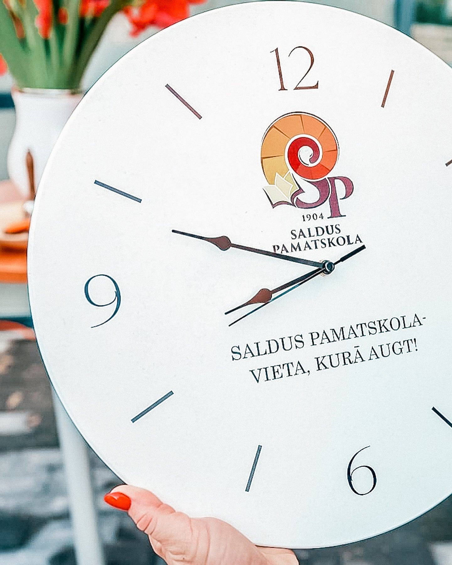 KOKA SIENAS PULKSTENIS AR LOGO