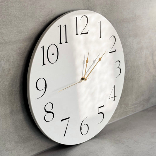 "KLASIKA" KOKA, SIENAS PULKSTENIS AR KLUSU UN SLĪDOŠU MEHĀNISMU