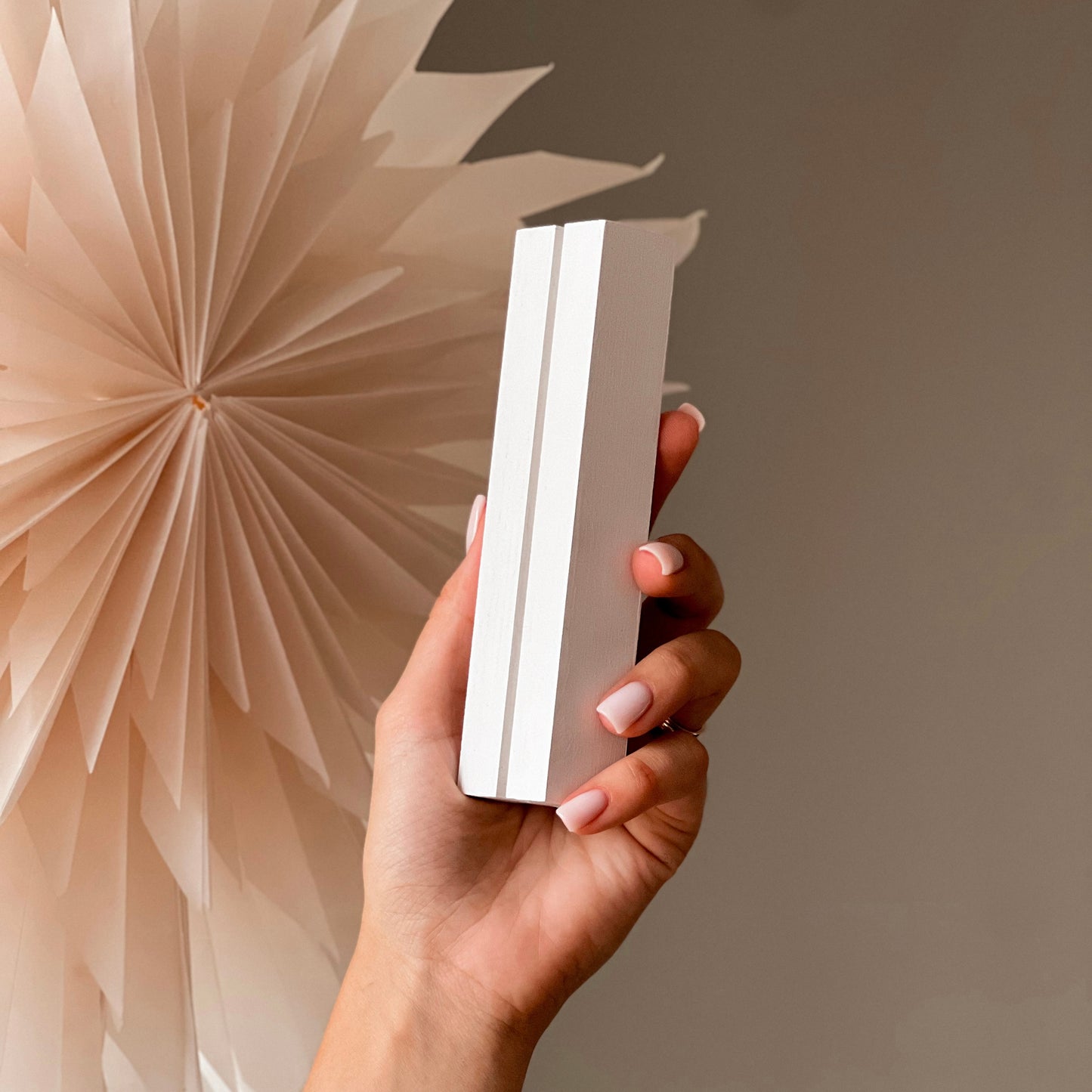 "KRUSTVECĀKIEM" ORGANISKĀ STIKLA DEKORS KOKA STATĪVĀ Krievu valodā