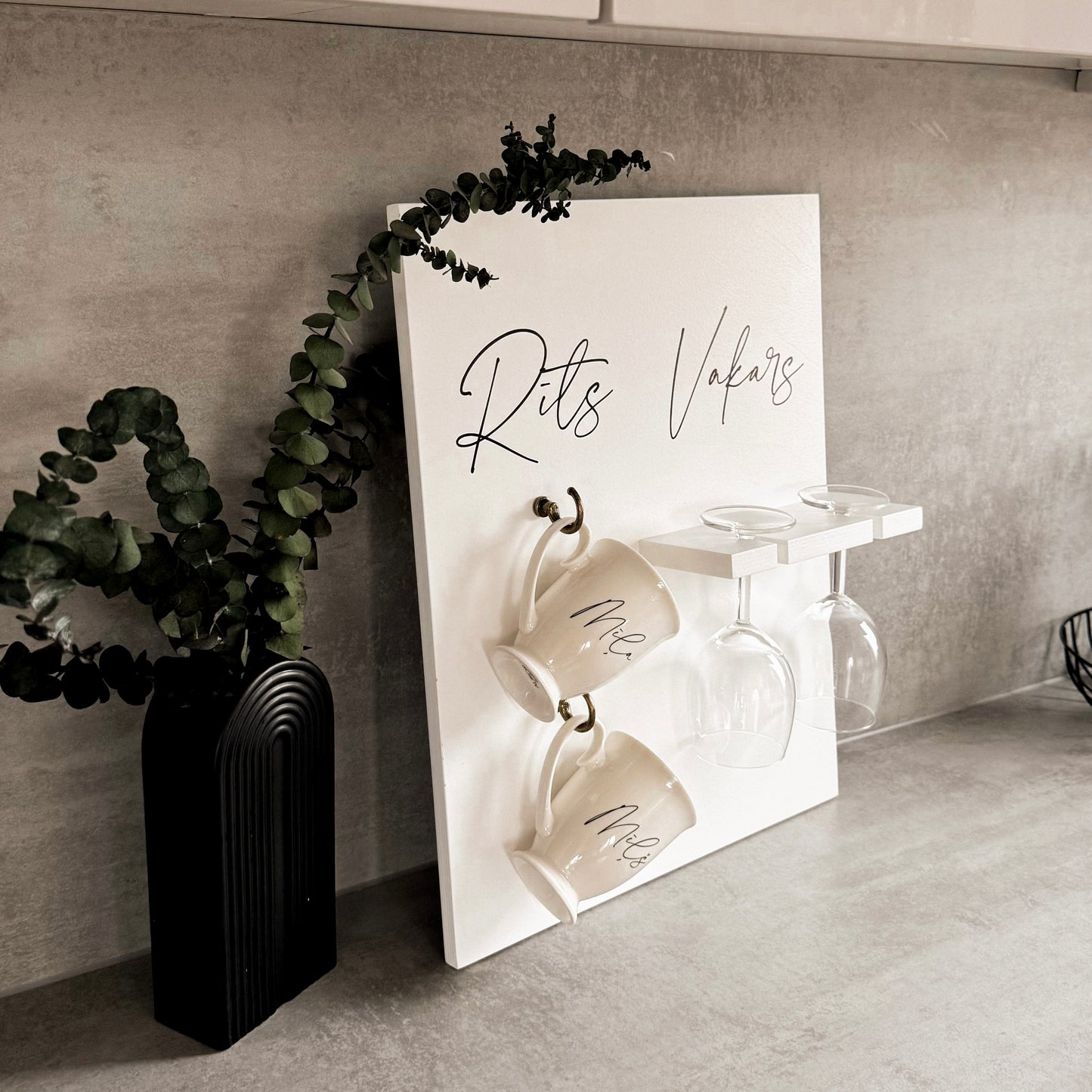 "RĪTS | VAKARS" KOKA DEKORS AR PERSONALIZĒTIEM TRAUKIEM