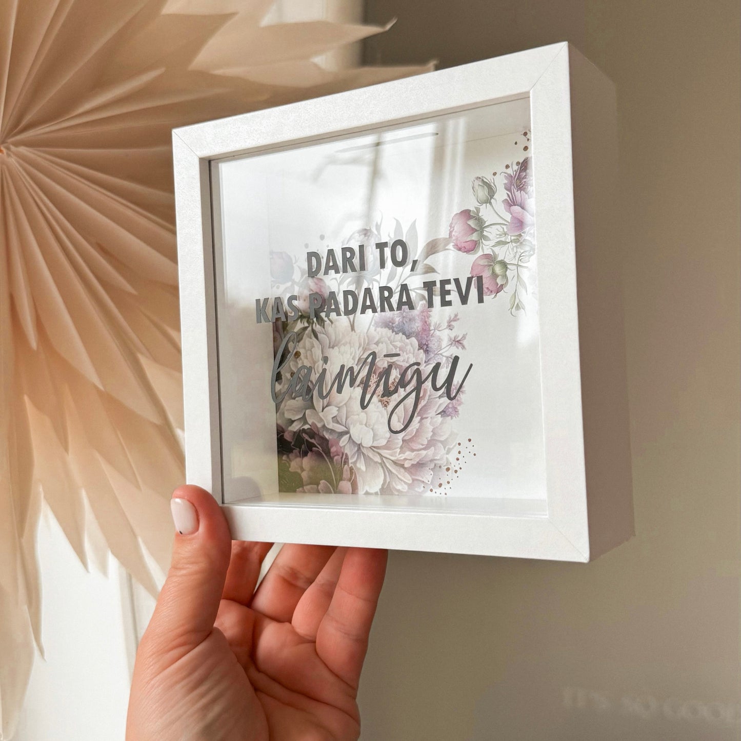 NAUDAS KRĀJKASE "DARI TO, KAS PADARA TEVI LAIMĪGU"