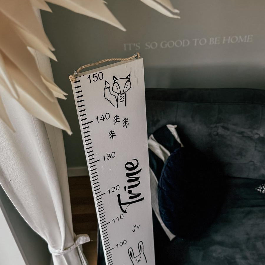 MELNBALTS AUGUMA METRAMĒRS "SUŅIEM & KAĶIEM"