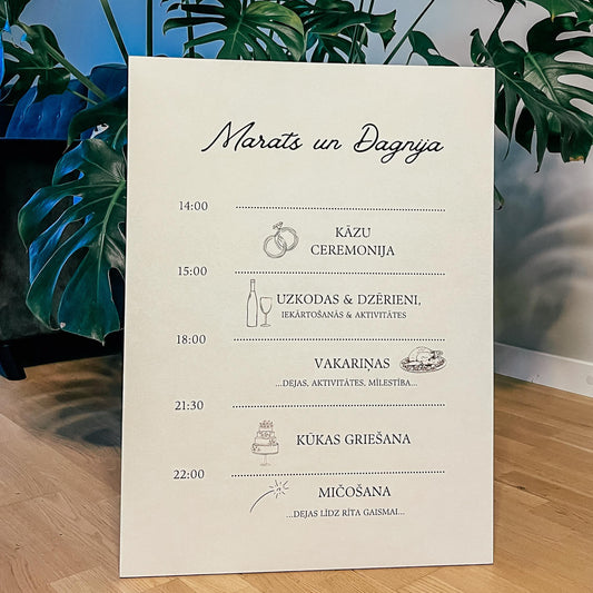 DIENAS PLĀNS KĀZU DIENĀ I MELNBALTS KOKA DEKORS