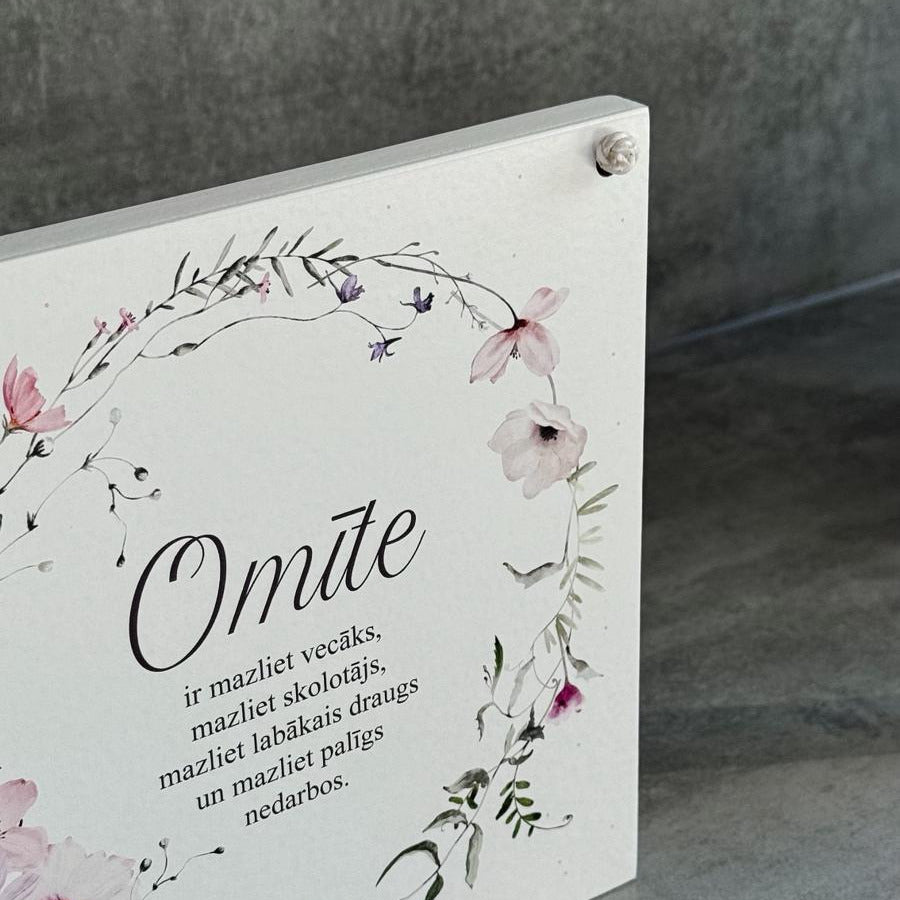 "OMĪTE" MAIGS DIZAINS AR ZIEDU VAINAGU