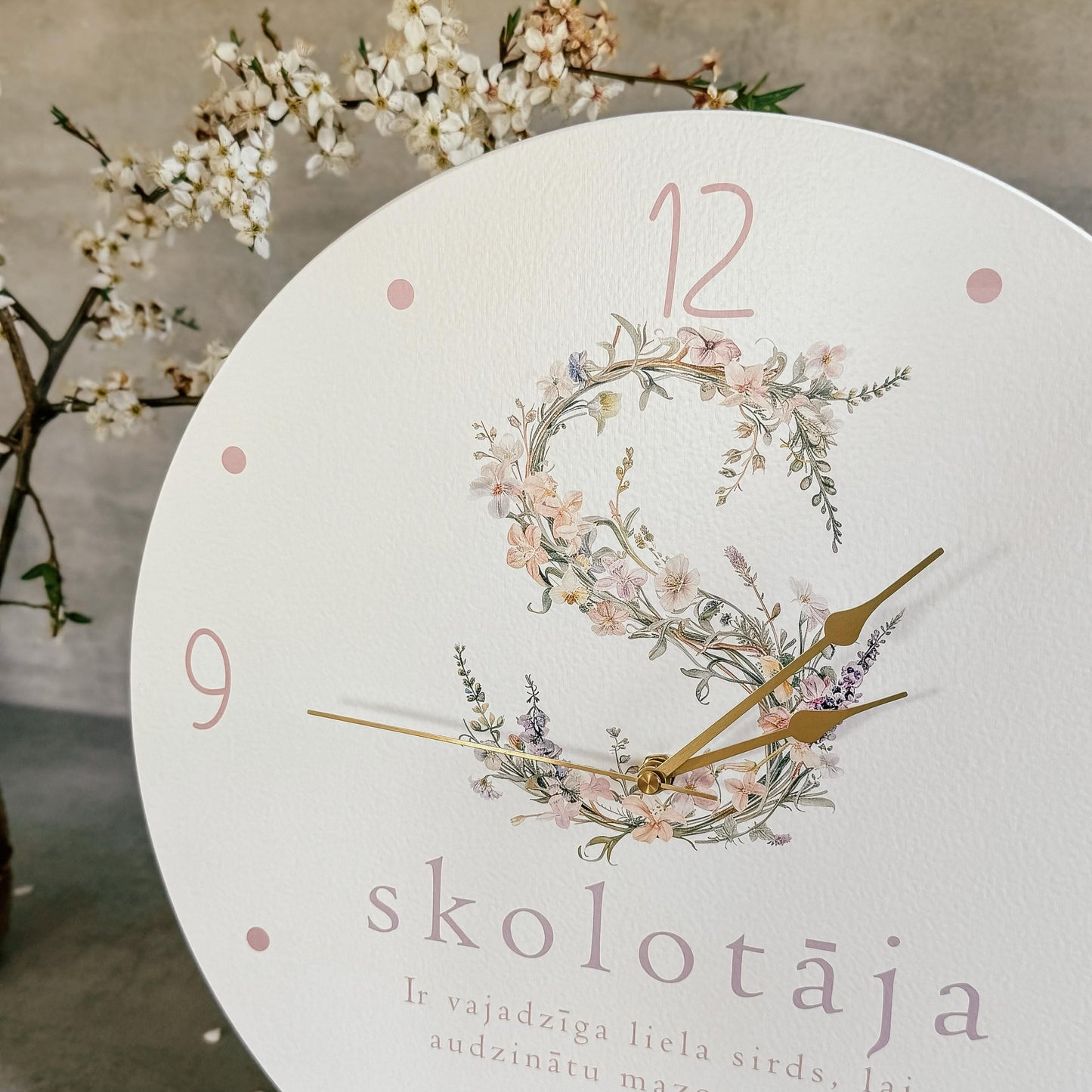 SIENAS PULKSTENIS SKOLOTĀJAI "IR VAJADZĪGA LIELA SIRDS, LAI AUDZINĀTU MAZOS PRĀTUS"