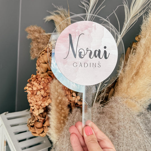 "ROZĀ" PERSONALIZĒTS KŪKAS DEKORS AR ROZĀ ŪDENSKRĀSU STILA APLI