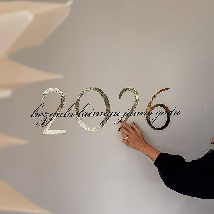 SIENAS UZLĪME JAUNĀ GADA SAGAIDĪŠANAI I MIRDZOŠS ZELTS