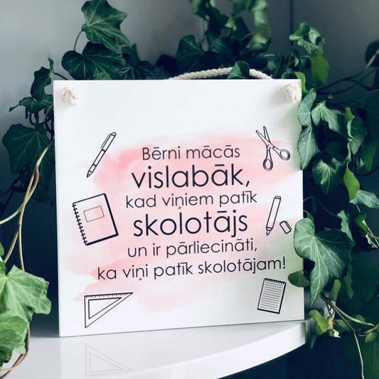 "BĒRNI MĀCĀS VISLABĀK" KOKA DEKORS SKOLOTĀJAI