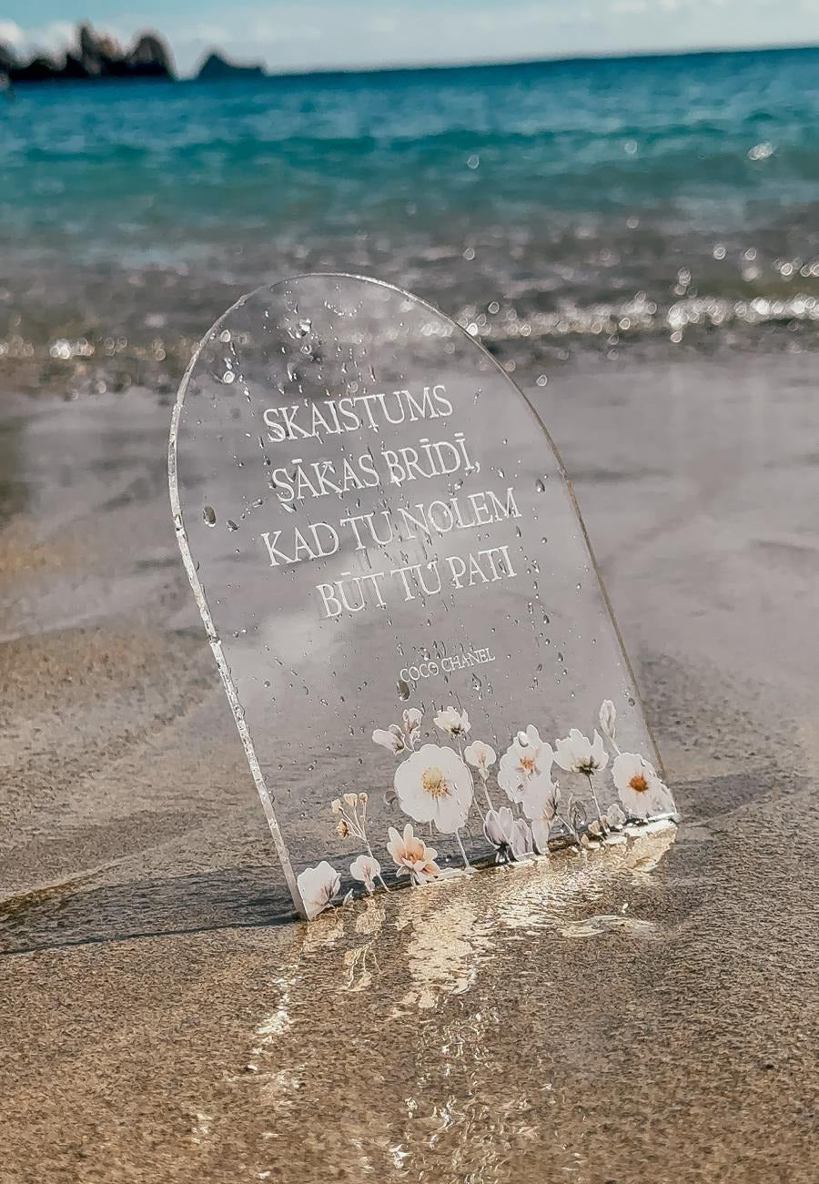 ORGANISKĀ STIKLA DEKORS "SKAISTUMS SĀKAS BRĪDĪ, KAD TU NOLEM BŪT TU PATI" I ARKVEIDA STIKLS