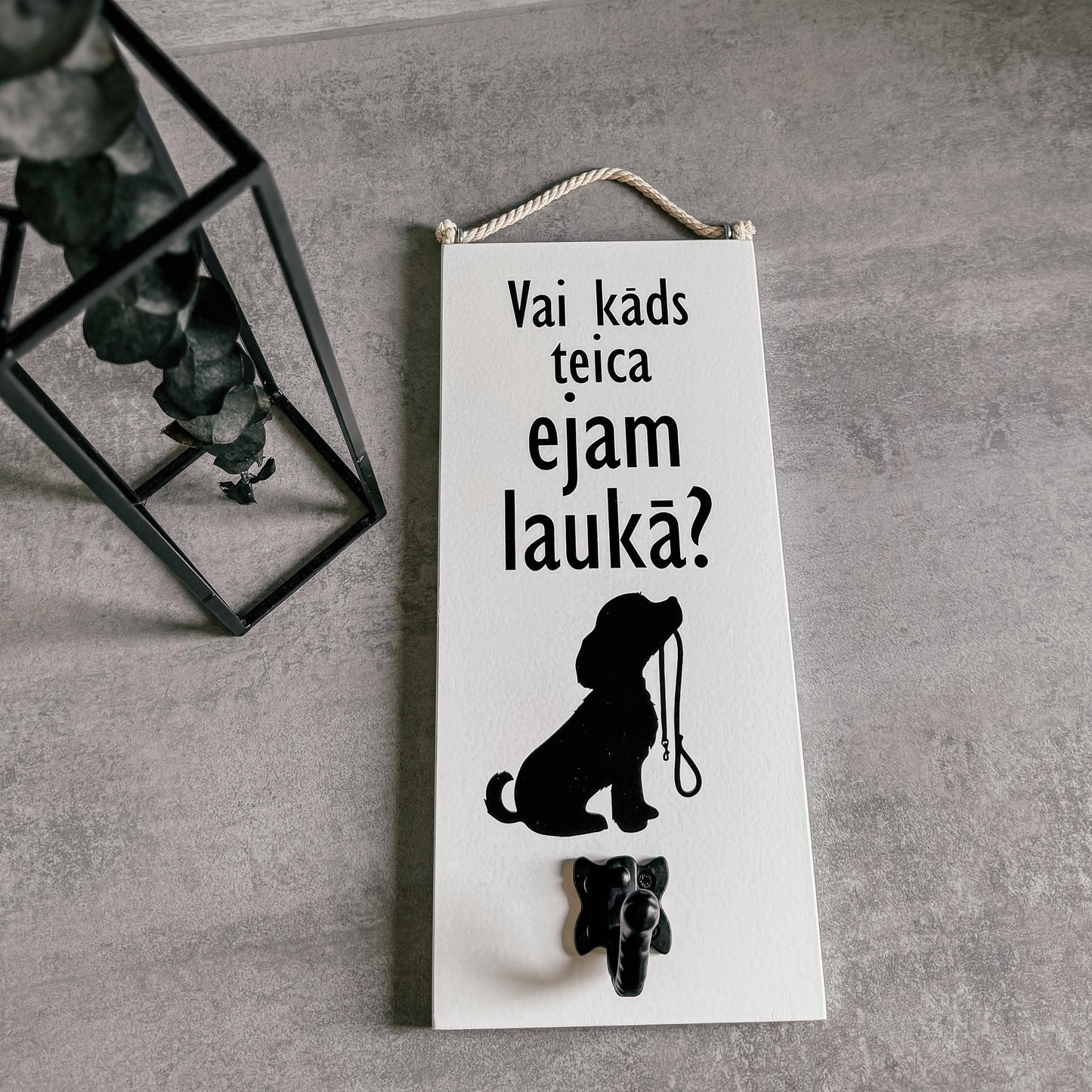 BALTS DEKORS SUŅA SIKSNIŅAI "EJAM LAUKĀ?"