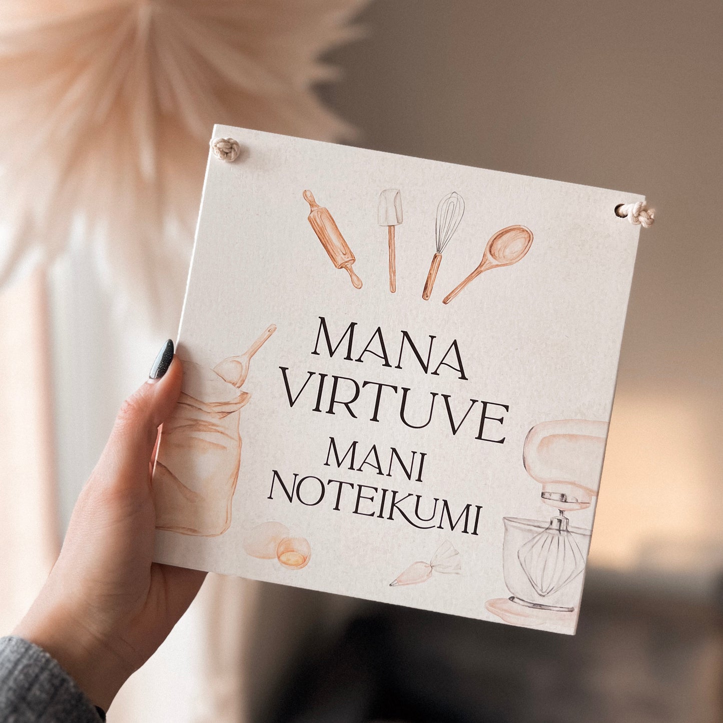 KOKA DEKORS "MANA VIRTUVE MANI NOTEIKUMI"